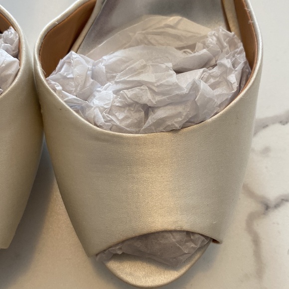 Badgley Mischka Gene White Satin with Rhinestone Detailing Wedding Bridal Heel - Picture 10 of 15